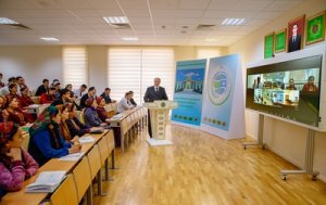 Türkmen döwlet uniwersitetinde Deňze çykalgasy bolmadyk ösüp barýan döwletleriň III maslahatyna bagyşlanan okuw sapagy geçirildi