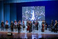 Aşgabatda Tahyr Ataýewiň ýolbaşçylygyndaky orkestriň konserti geçirildi