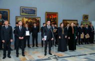 Fotoreportaž: Mugallym-suratkeşler Aşgabatdaky sergide işlerini tanyşdyrdylar