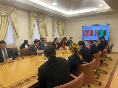 Türkmenistan Eğitim Bakanı, YTB Başkanı Abdullah Eren ile görüştü