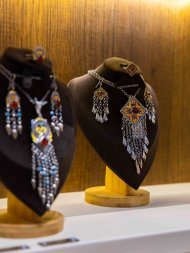 Miras Jewellery: siz barada sessiz gürrüň berjek şaý-sepler