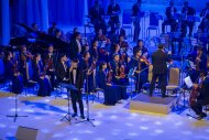 Aşgabatda Şarl Aznawuryň 100 ýyllygyna bagyşlanan baýramçylyk konserti geçirildi (FOTO)