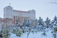 Aşkabat sakinleri, şehrin karlı fotoğraflarını paylaştı