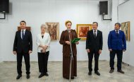 Dawid Aruşaýansyň suratlarynyň sergisinden fotoreportaž