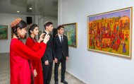 Bahar ylhamy: Aşgabatda türkmen suratkeşleriniň sergisi geçirildi