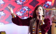 Fotoreportaž: Aşgabatda tunisli meşhur estrada ýyldyzy Amani Swissi konsert berdi