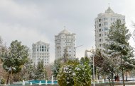 Aşkabat sakinleri, şehrin karlı fotoğraflarını paylaştı
