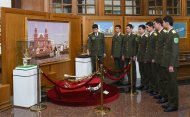Aşkabat'ta başlayan Vatan Savunucusu Günü'ne adanan sergiden fotoğraflar