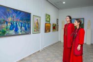 Bahar ylhamy: Aşgabatda türkmen suratkeşleriniň sergisi geçirildi