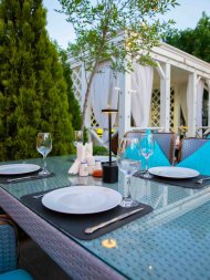 Летняя терраса Altyn Paradise Garden ждет гостей