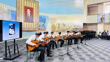 В Туркменской консерватории прошёл фестиваль юных гитаристов в память об Исламе Бабаеве