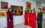 Bahar ylhamy: Aşgabatda türkmen suratkeşleriniň sergisi geçirildi