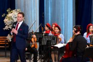 Aşgabatda Tahyr Ataýewiň ýolbaşçylygyndaky orkestriň konserti geçirildi