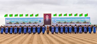 В Туркменистане начался сев хлопчатника
